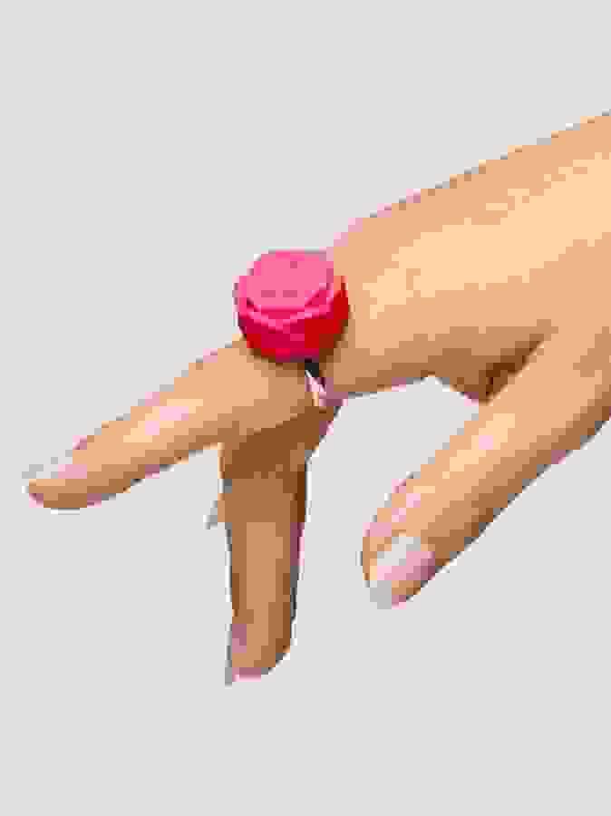 FIORE Rechargeable Vibrating Silicone Rose Ring, Red, hi-res